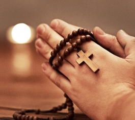 hands_prayer_with_rosary